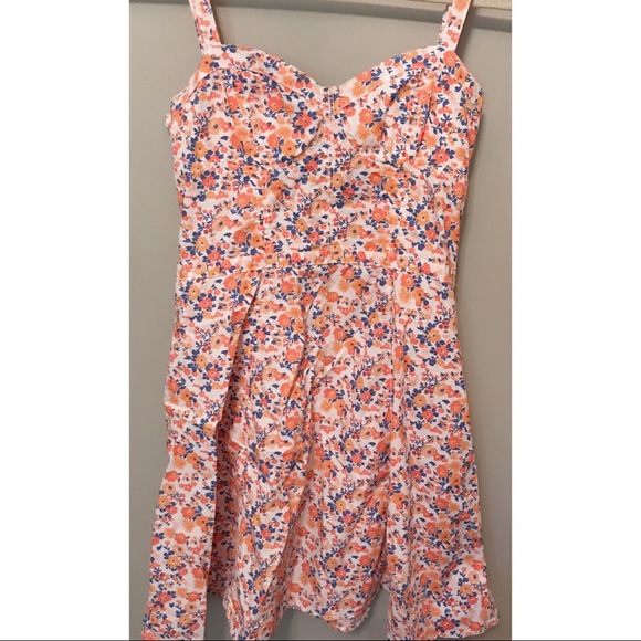 H&M Dresses & Skirts - H&M Floral Dress Size 6